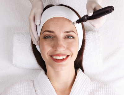 Faltenbehandlung mit Botox (Botulinumtoxin A) in Frankfurt bei med aesthet